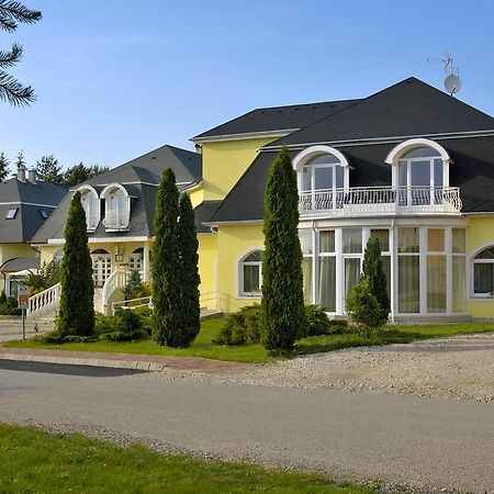 Gosztola Gyoengye-Az Erdo Szallodaja Ngoại thất bức ảnh