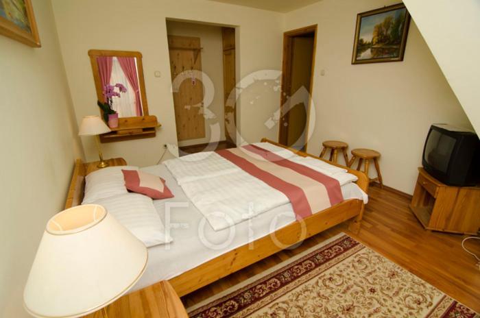 Gosztola Gyoengye-Az Erdo Szallodaja Ngoại thất bức ảnh