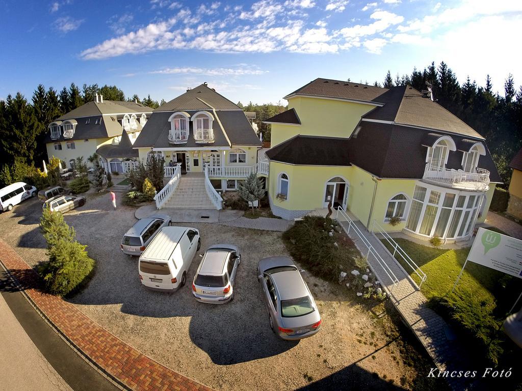 Gosztola Gyoengye-Az Erdo Szallodaja Ngoại thất bức ảnh